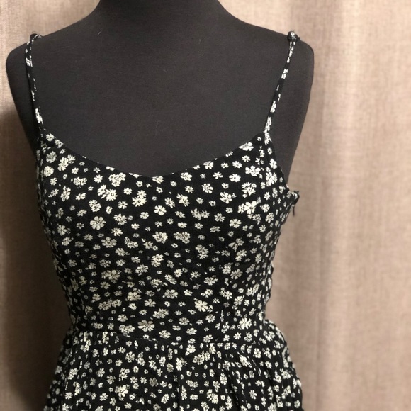 La Hearts Dresses & Skirts - Cute b&w floral mini dress